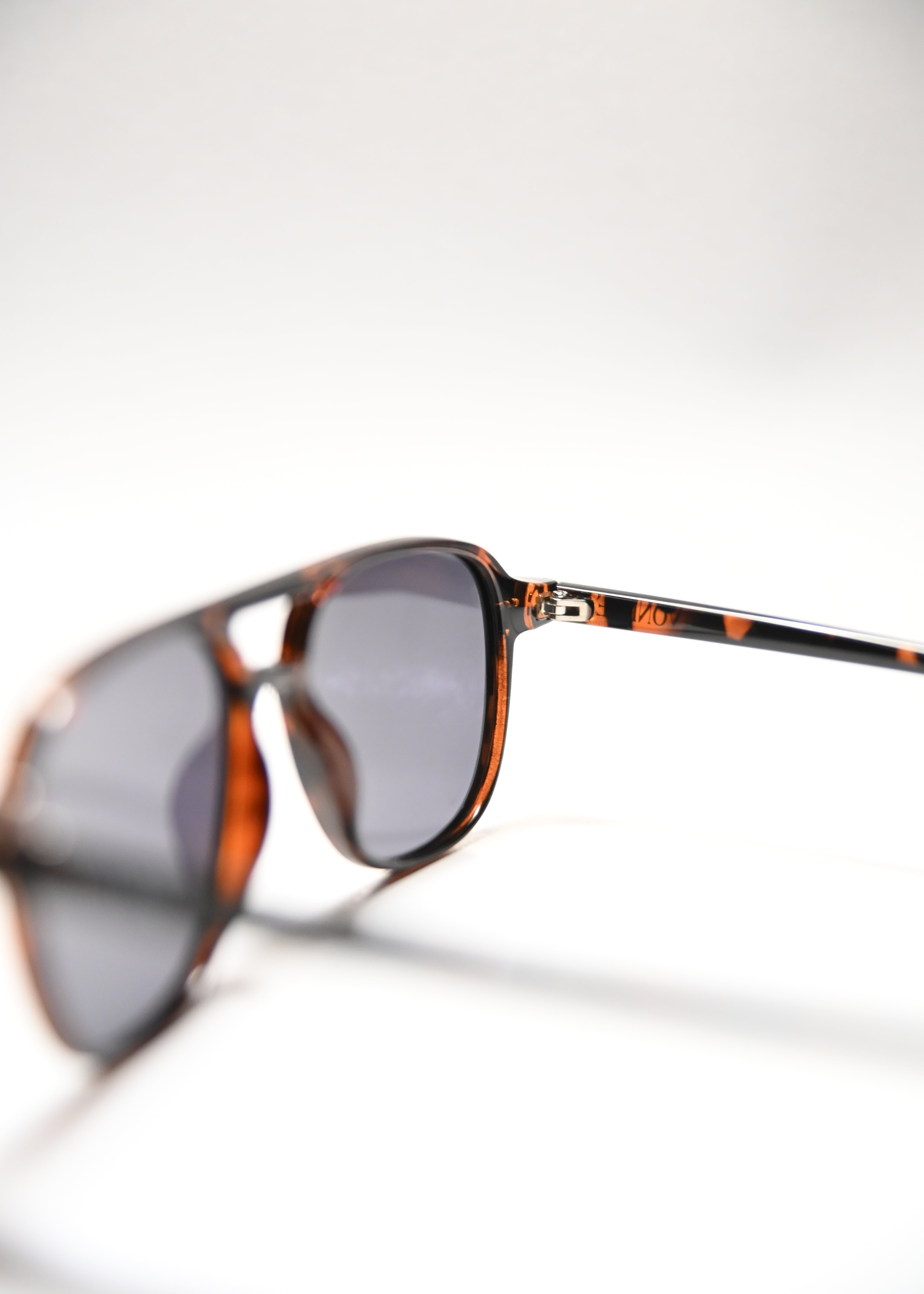 Auris Tortoise Sunglasses 01